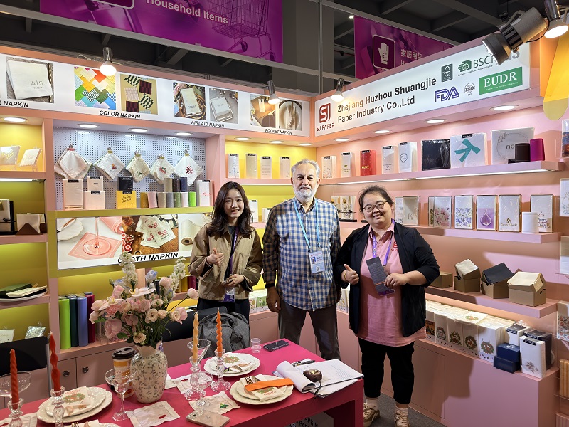 Isang Malakas na Pagsisimula sa Spring Canton Fair 2026 – Magagandang Pag-uusap, Mga Bagong Oportunidad, at Milestone Partnership